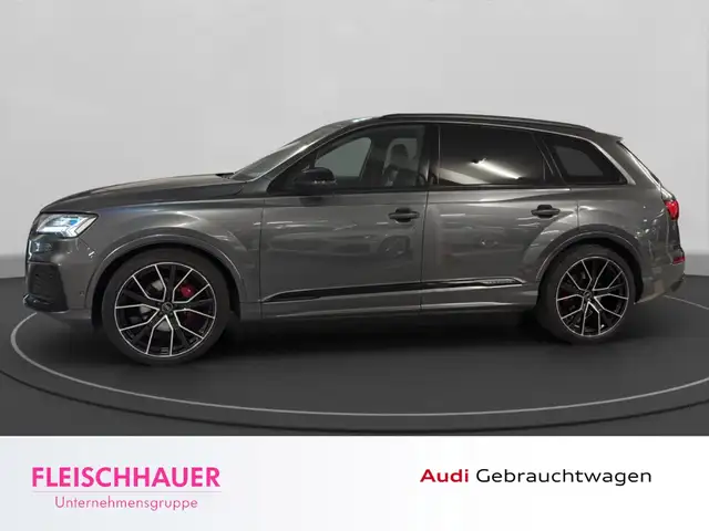 Audi Q7 view 3