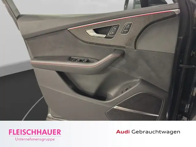 Audi Q7 view 13