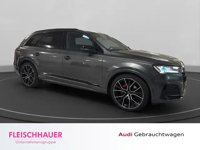 Audi Q7 view 9