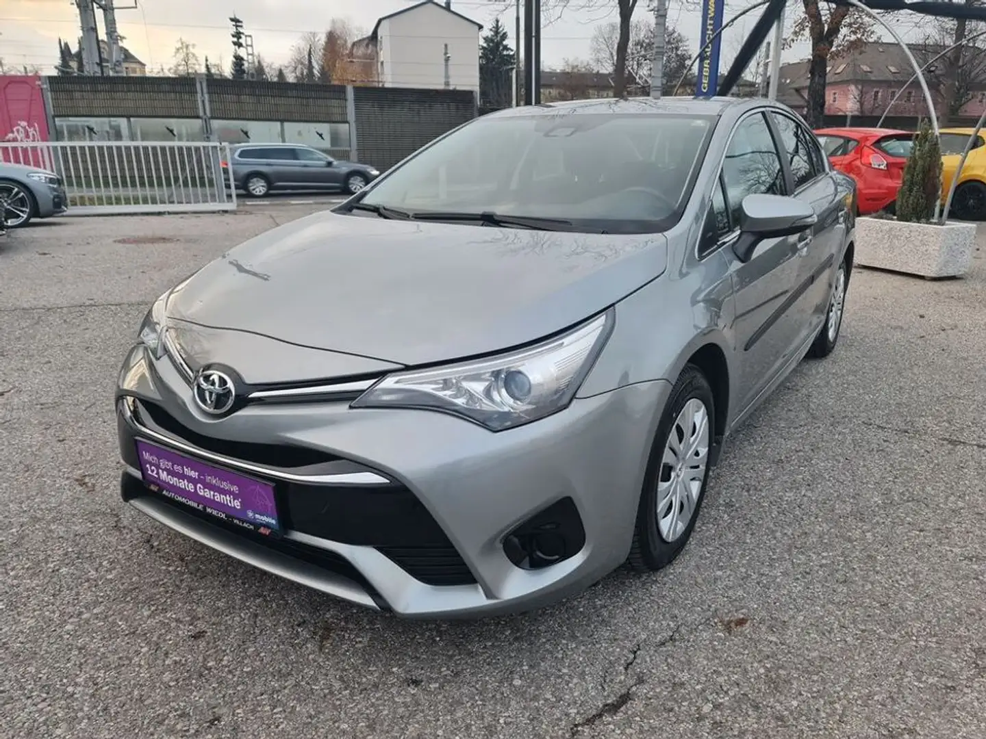 Toyota Avensis Business Edition 1.6 Silber - 1