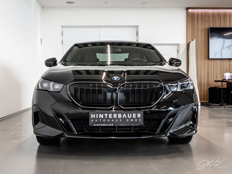 BMW 550 e xDrive M-SPORT*AHK*B&W*LED*ICONIC-GLOW*HEADUP — photo 11