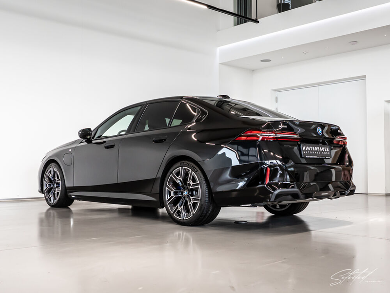 BMW 550 e xDrive M-SPORT*AHK*B&W*LED*ICONIC-GLOW*HEADUP — photo 15