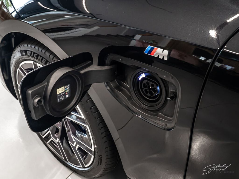 BMW 550 e xDrive M-SPORT*AHK*B&W*LED*ICONIC-GLOW*HEADUP — photo 3