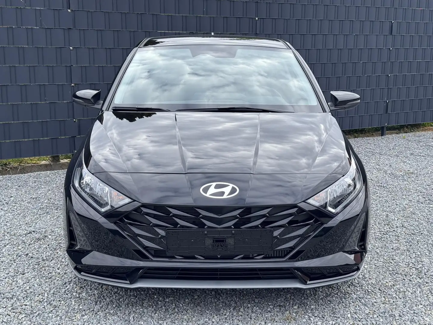 Hyundai i20 Family Automatik 66 kW (90 PS), Automatik, Fron... Schwarz - 2
