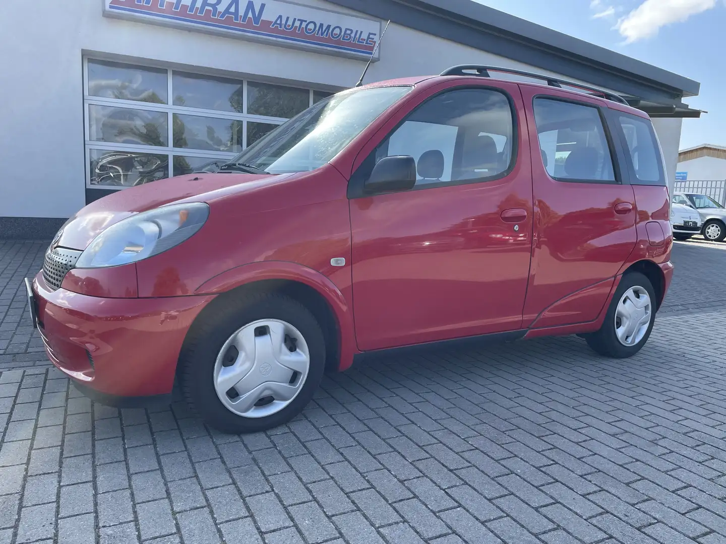 Toyota Yaris Verso Rouge - 1