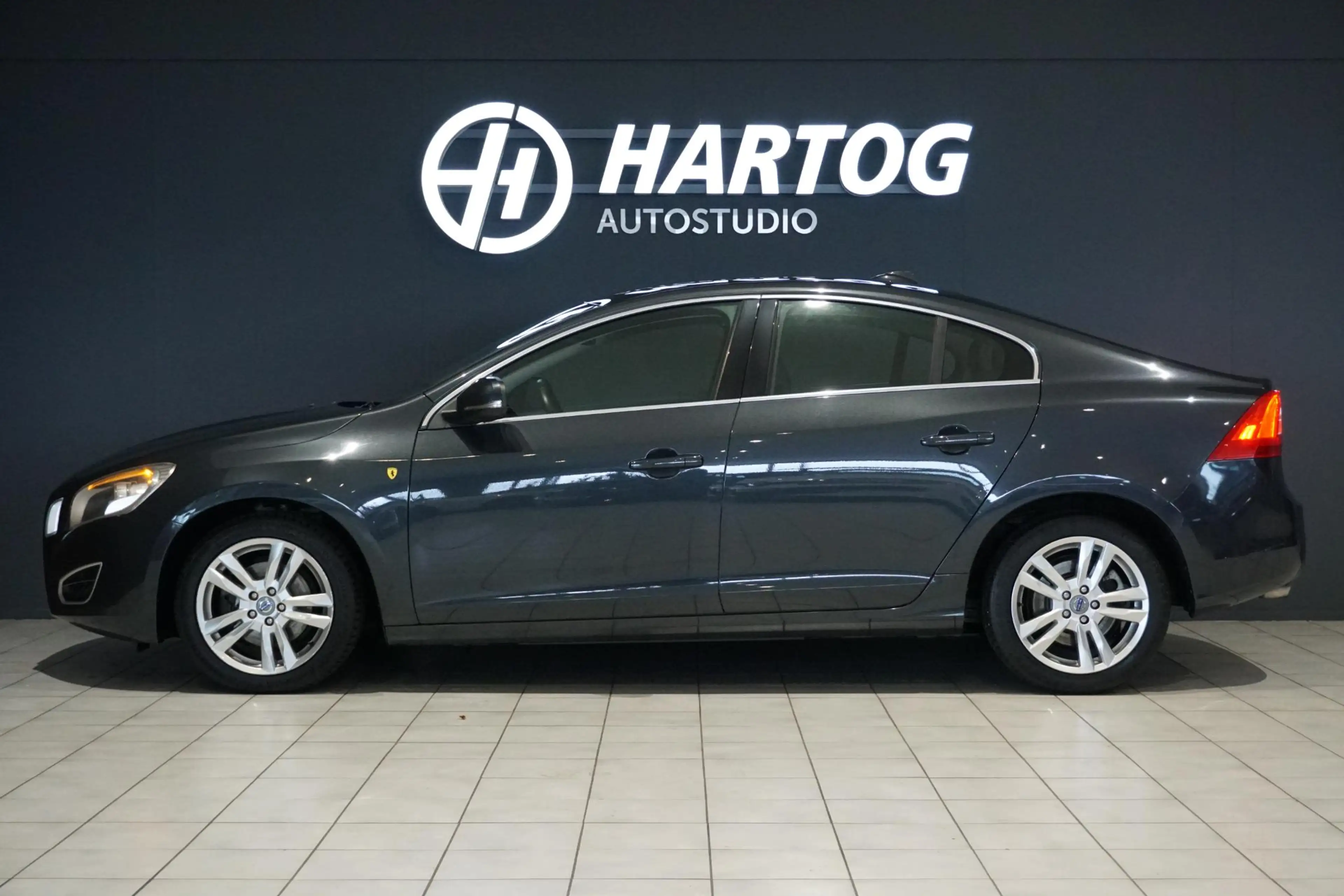 Volvo S60 1.6 T3 Summum + NAVIGATIE / BLUETOOTH / LMV — photo 5