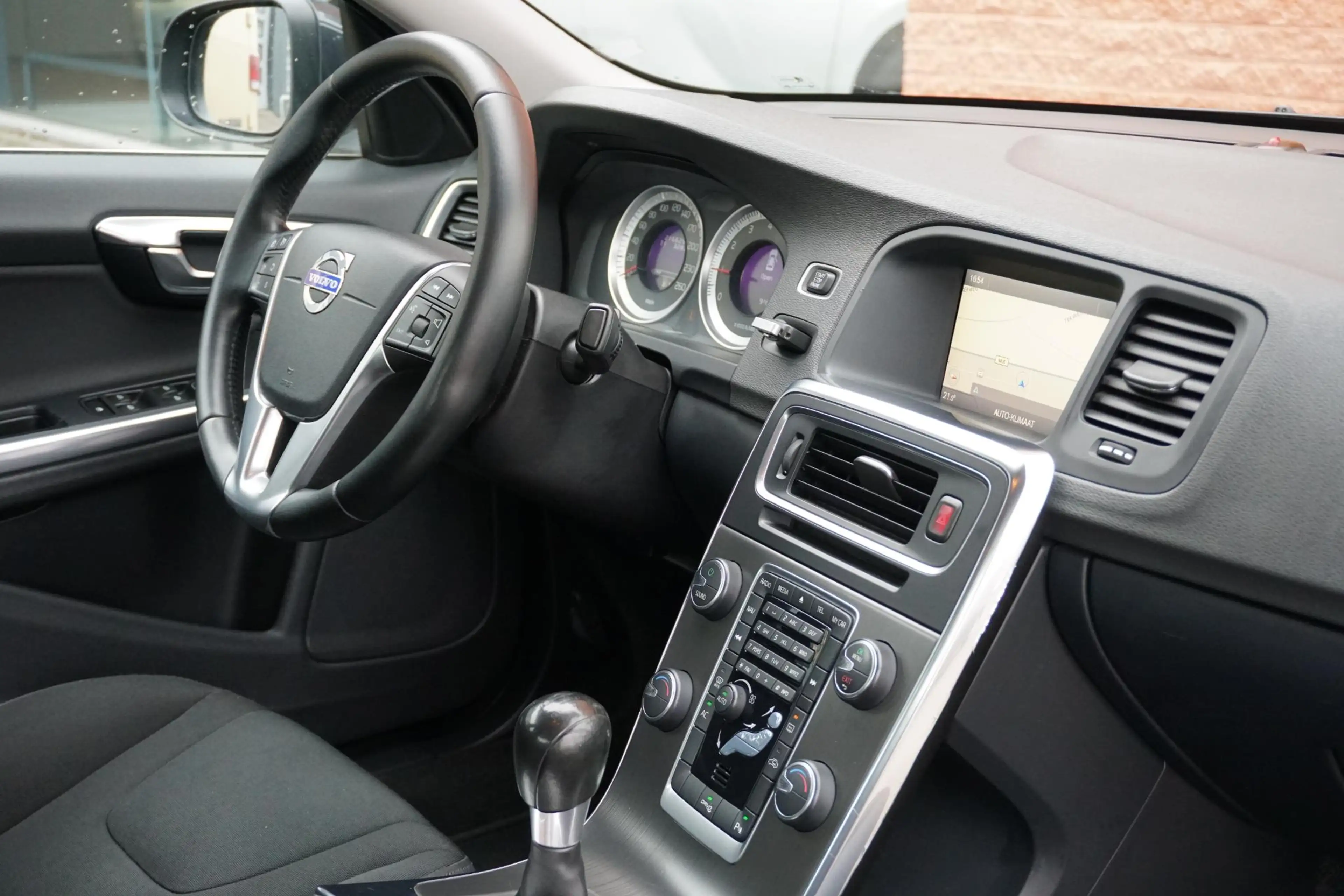 Volvo S60 1.6 T3 Summum + NAVIGATIE / BLUETOOTH / LMV — photo 3
