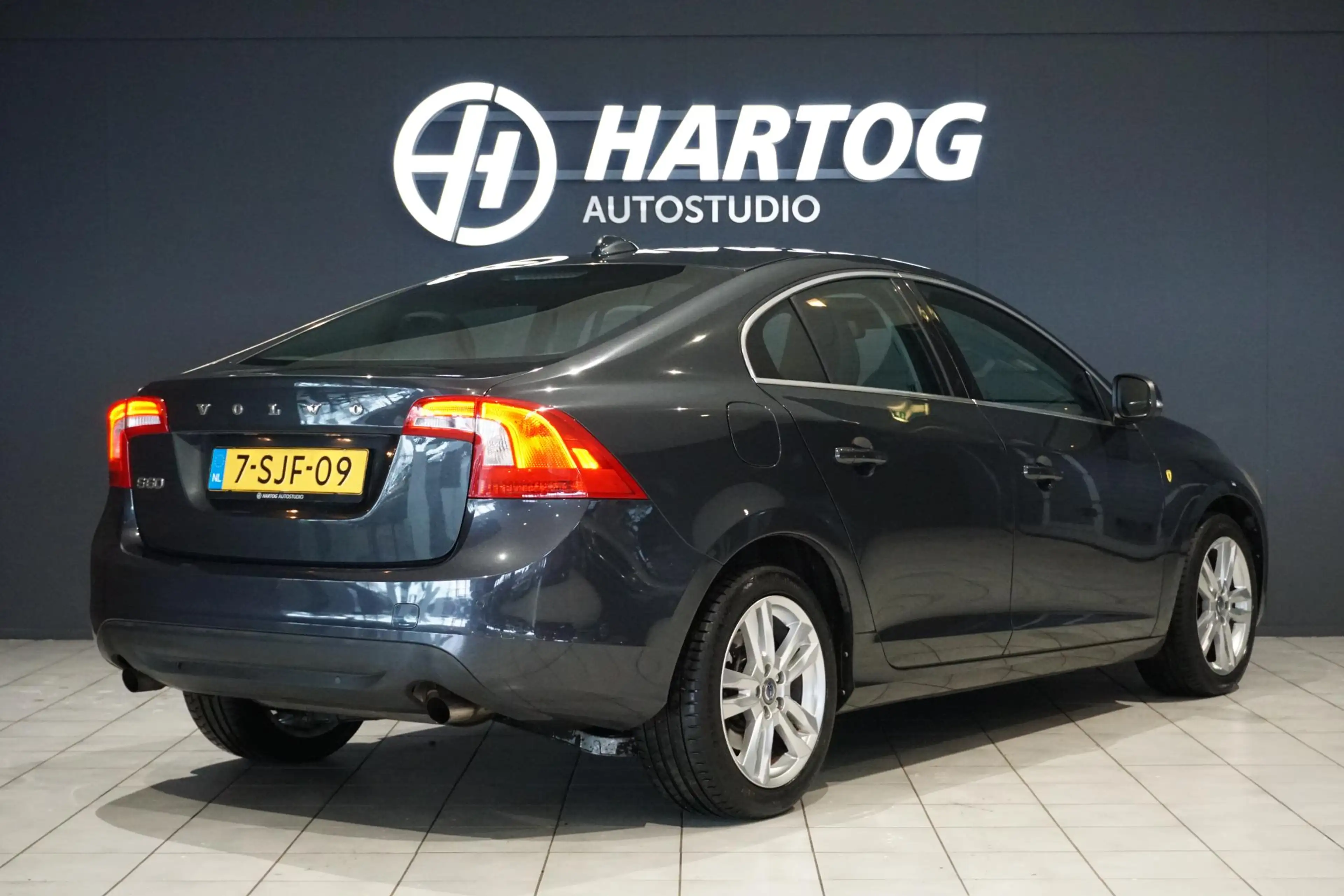 Volvo S60 1.6 T3 Summum + NAVIGATIE / BLUETOOTH / LMV — photo 2