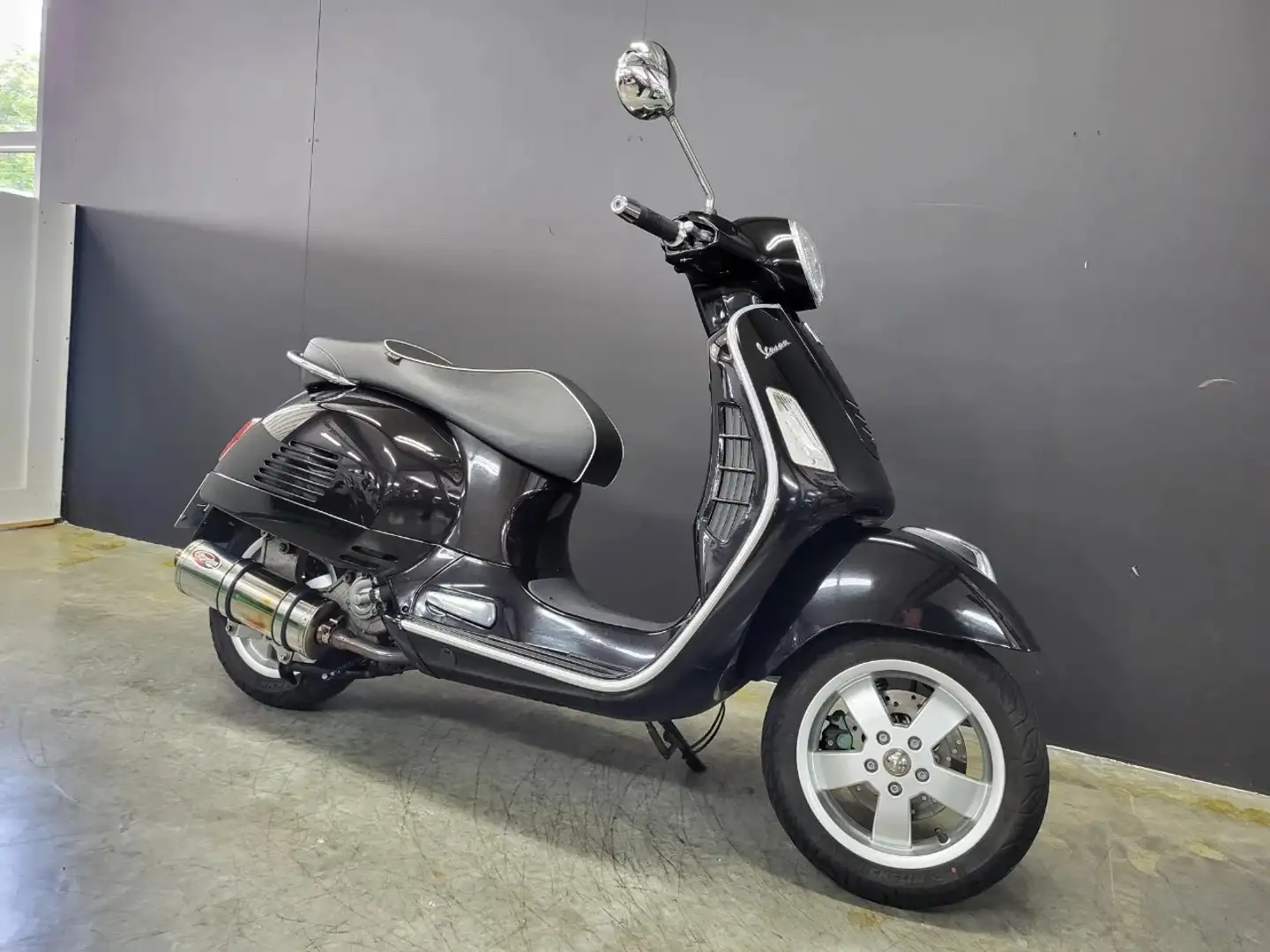 Piaggio GTS 250 Vespa - 1