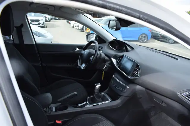 Peugeot 308 view 11