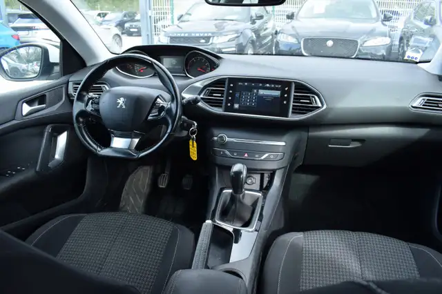 Peugeot 308 view 13