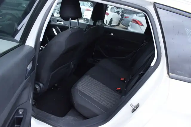 Peugeot 308 view 4