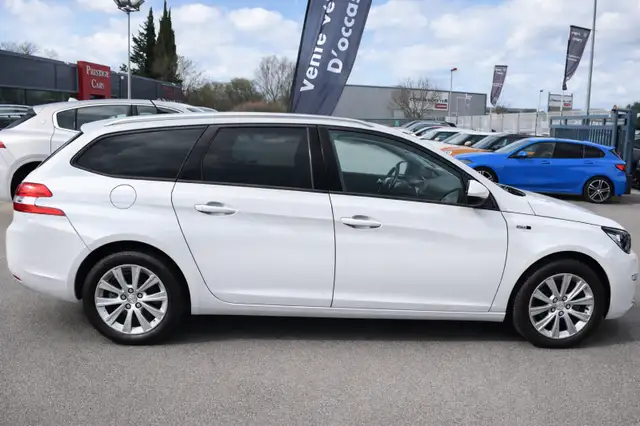 Peugeot 308 view 9