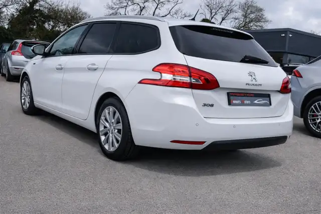 Peugeot 308 view 6