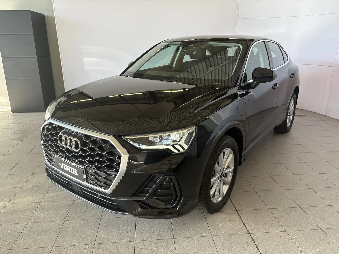 Audi Q3 SPB 45 TFSI e S tronic Business Plus Noir - 2