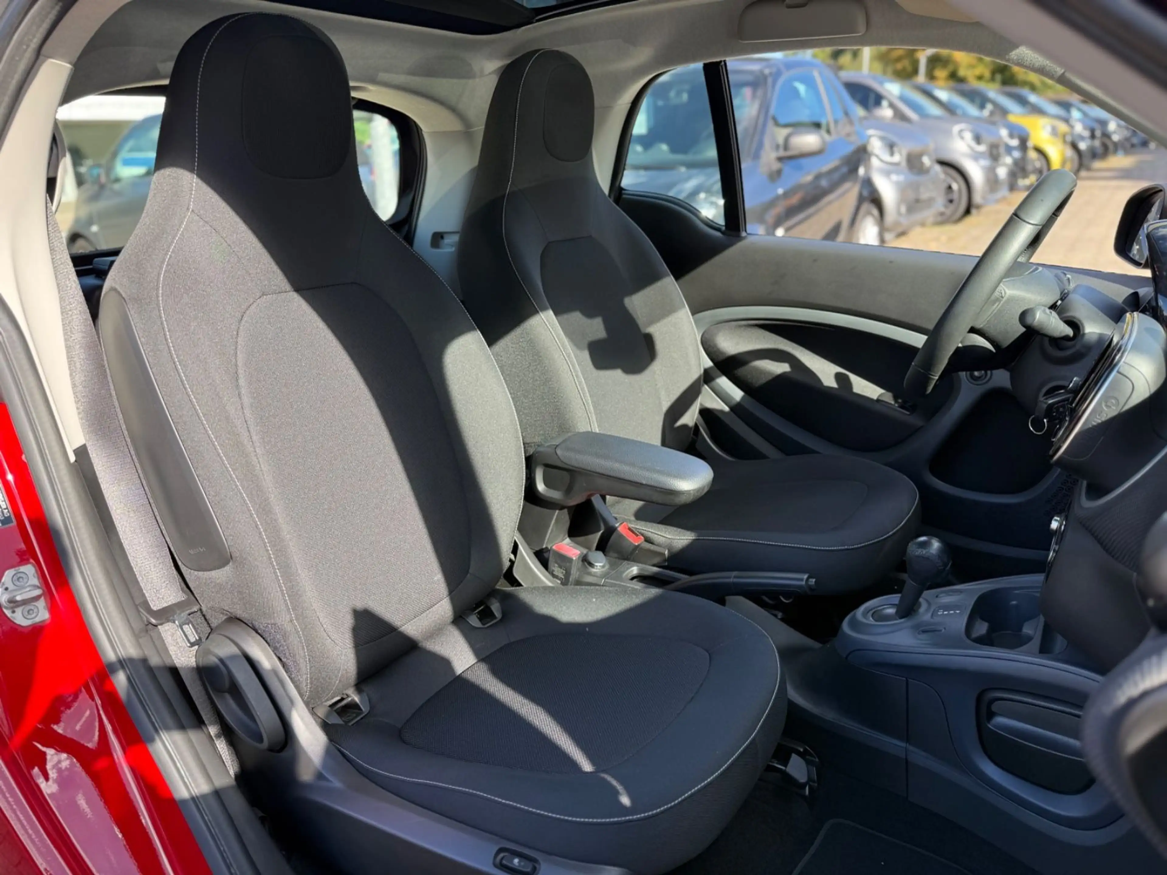 smart forTwo ****1.HAND****PANORAMA*NAVI*SITZHEIZUNG* — photo 11