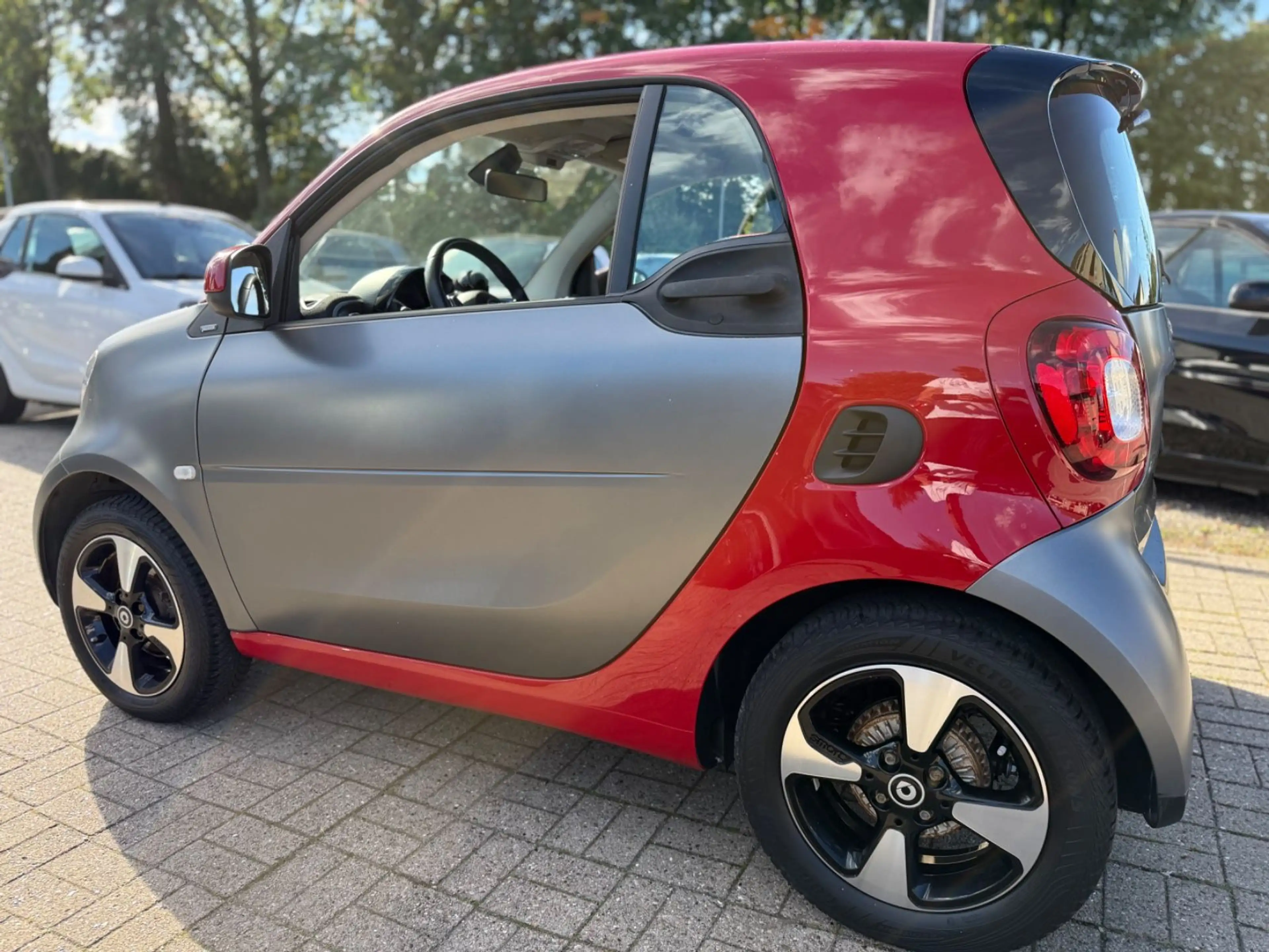 smart forTwo ****1.HAND****PANORAMA*NAVI*SITZHEIZUNG* — photo 2