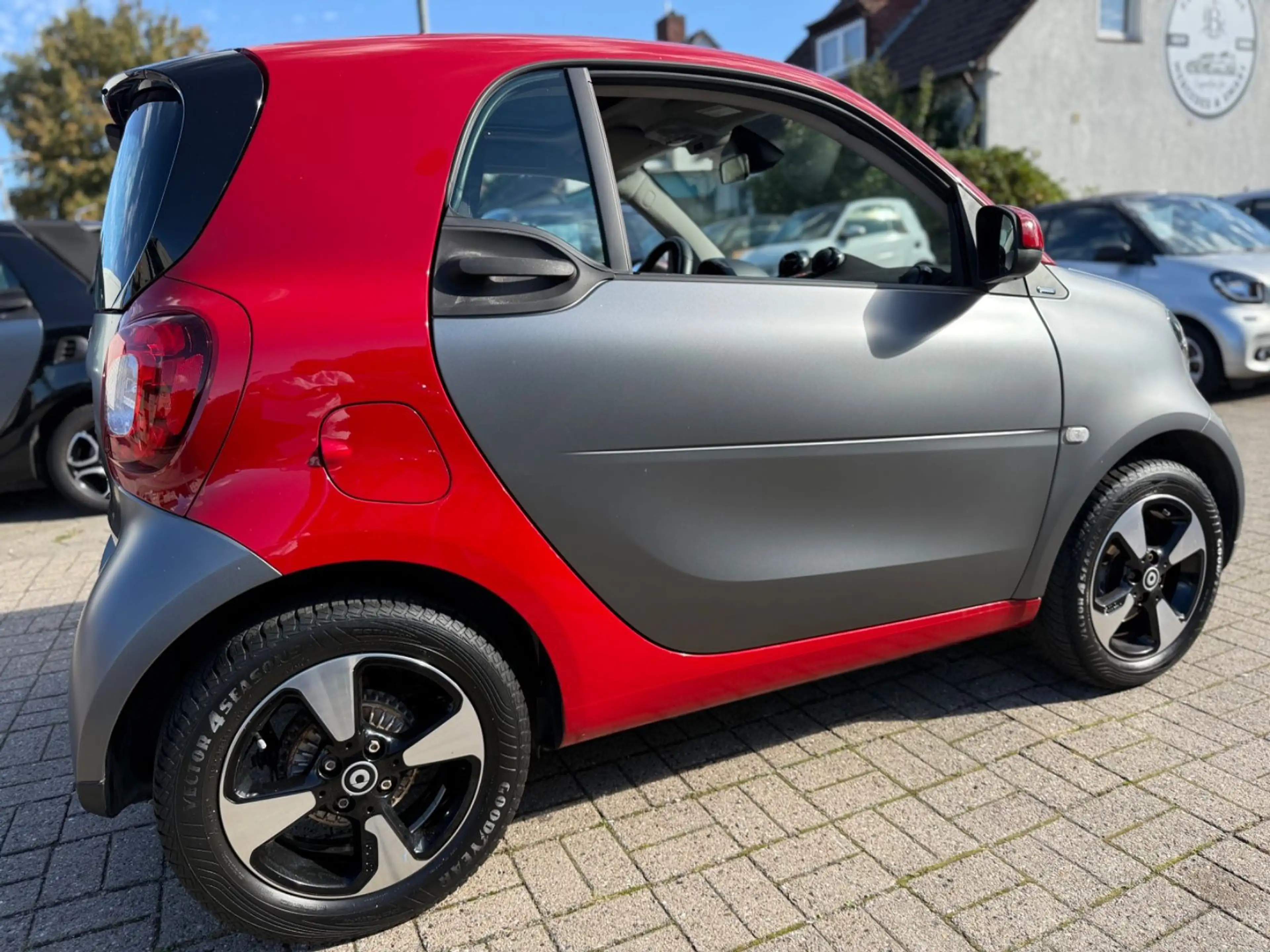 smart forTwo ****1.HAND****PANORAMA*NAVI*SITZHEIZUNG* — photo 6