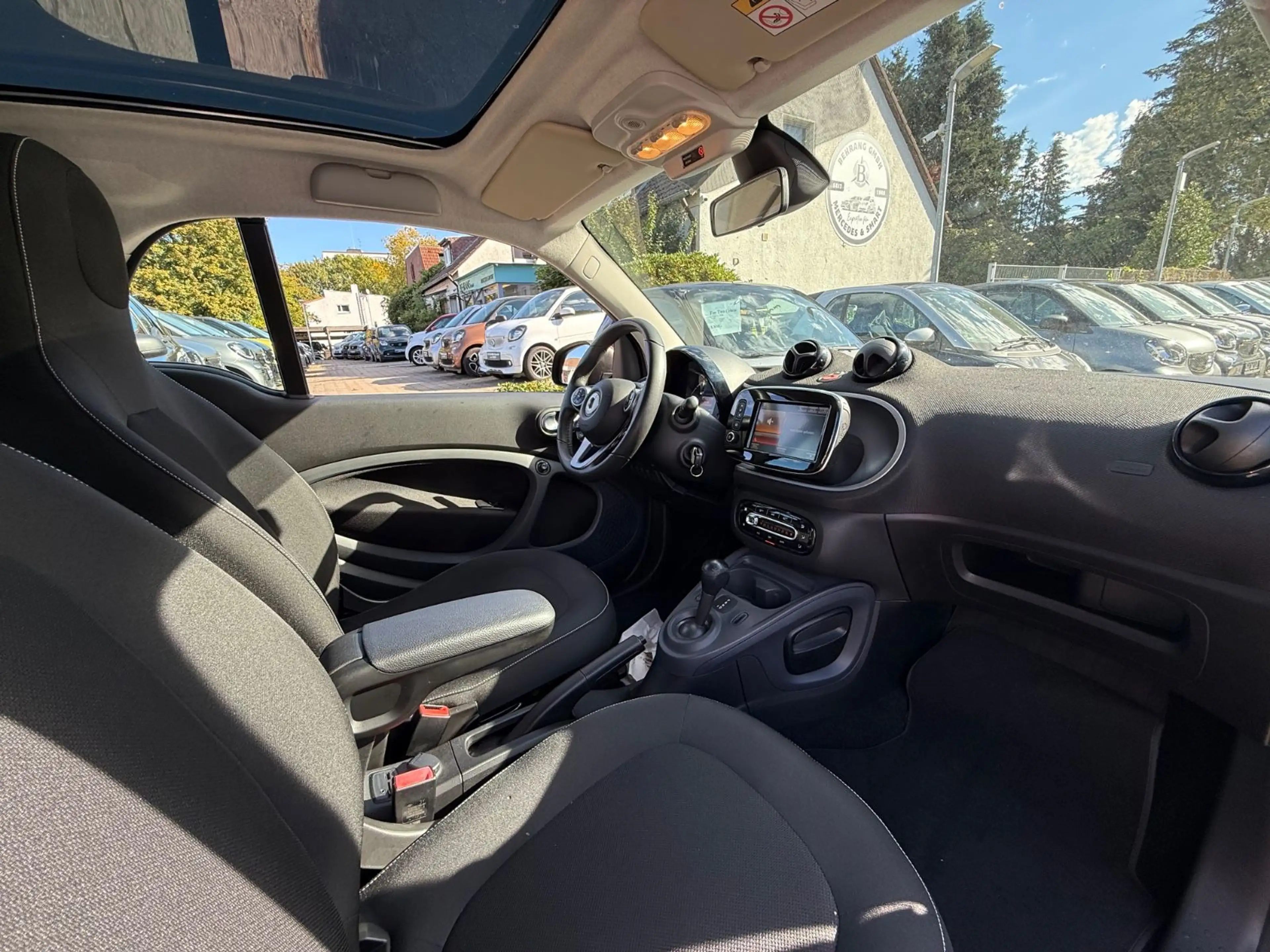 smart forTwo ****1.HAND****PANORAMA*NAVI*SITZHEIZUNG* — photo 13