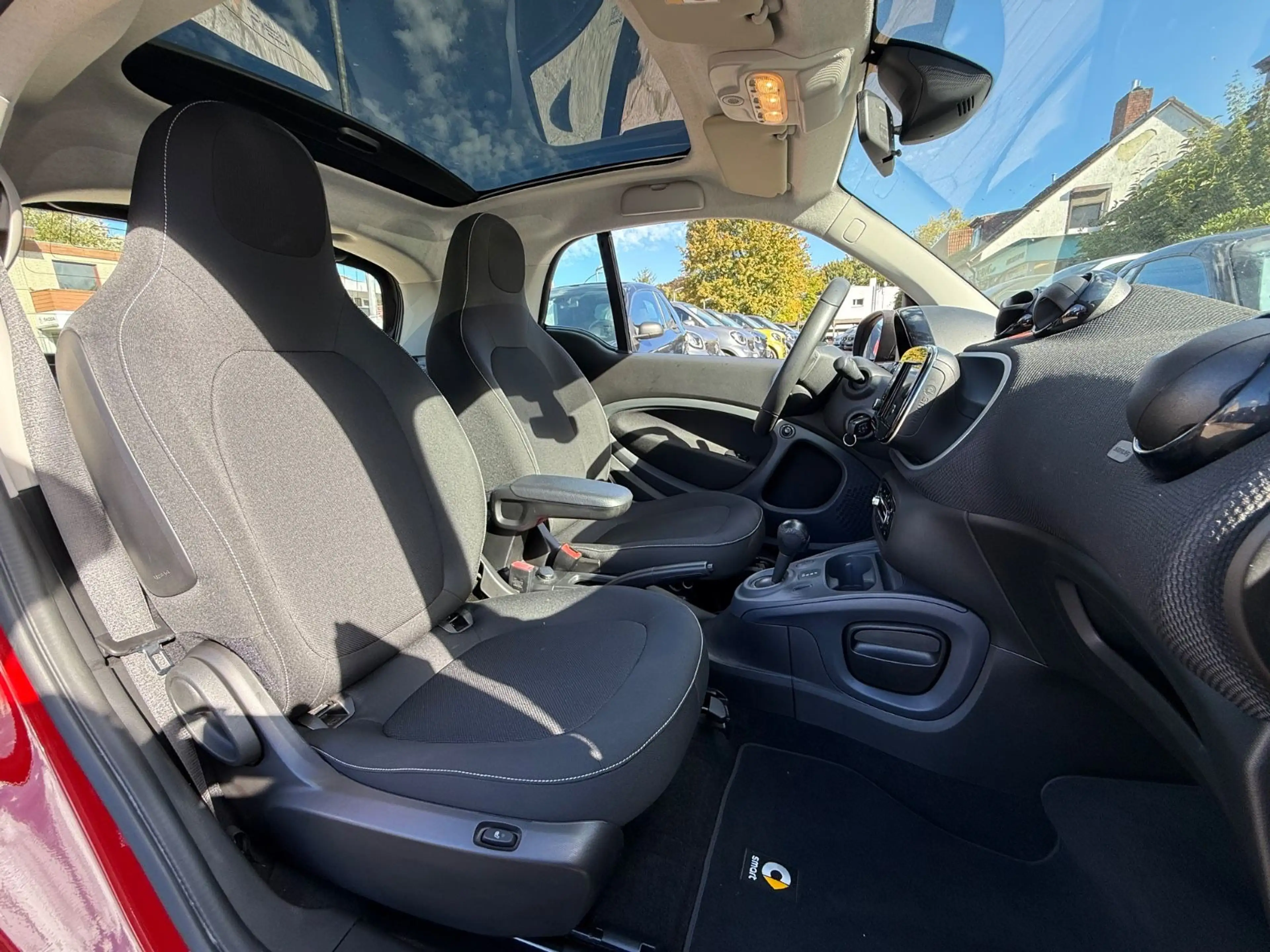 smart forTwo ****1.HAND****PANORAMA*NAVI*SITZHEIZUNG* — photo 12