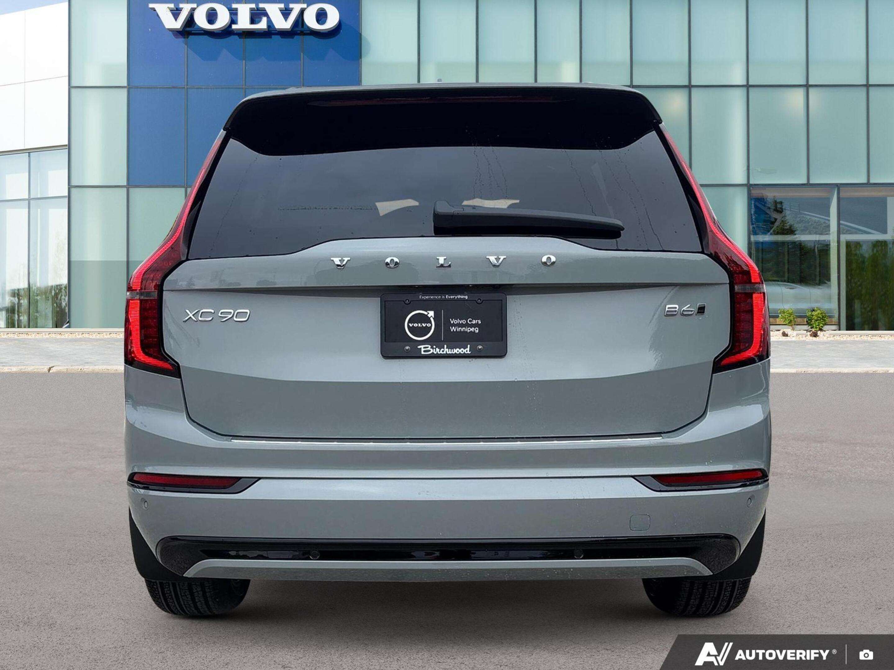 2026 Volvo XC90 Plus Dark Theme FEATURED VEHICLE - SAVE $3,500! alt 5