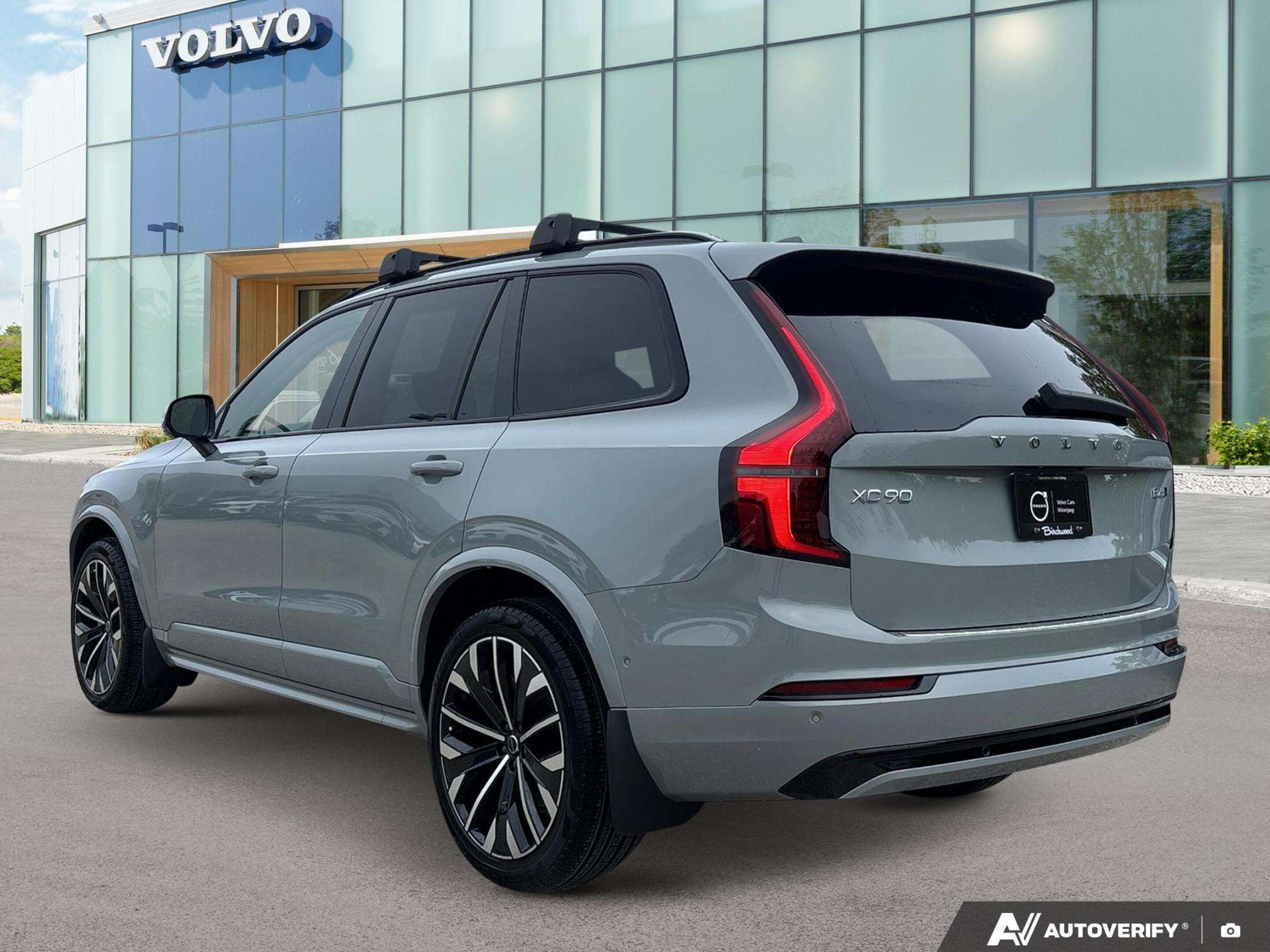2026 Volvo XC90 Plus Dark Theme FEATURED VEHICLE - SAVE $3,500! alt 4