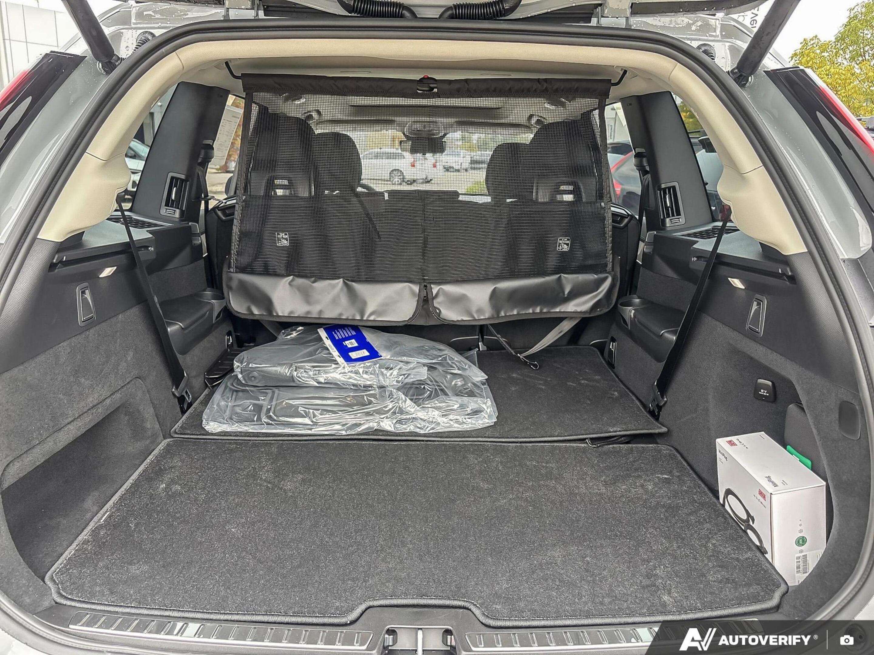 2026 Volvo XC90 Plus Dark Theme FEATURED VEHICLE - SAVE $3,500! thumb 9