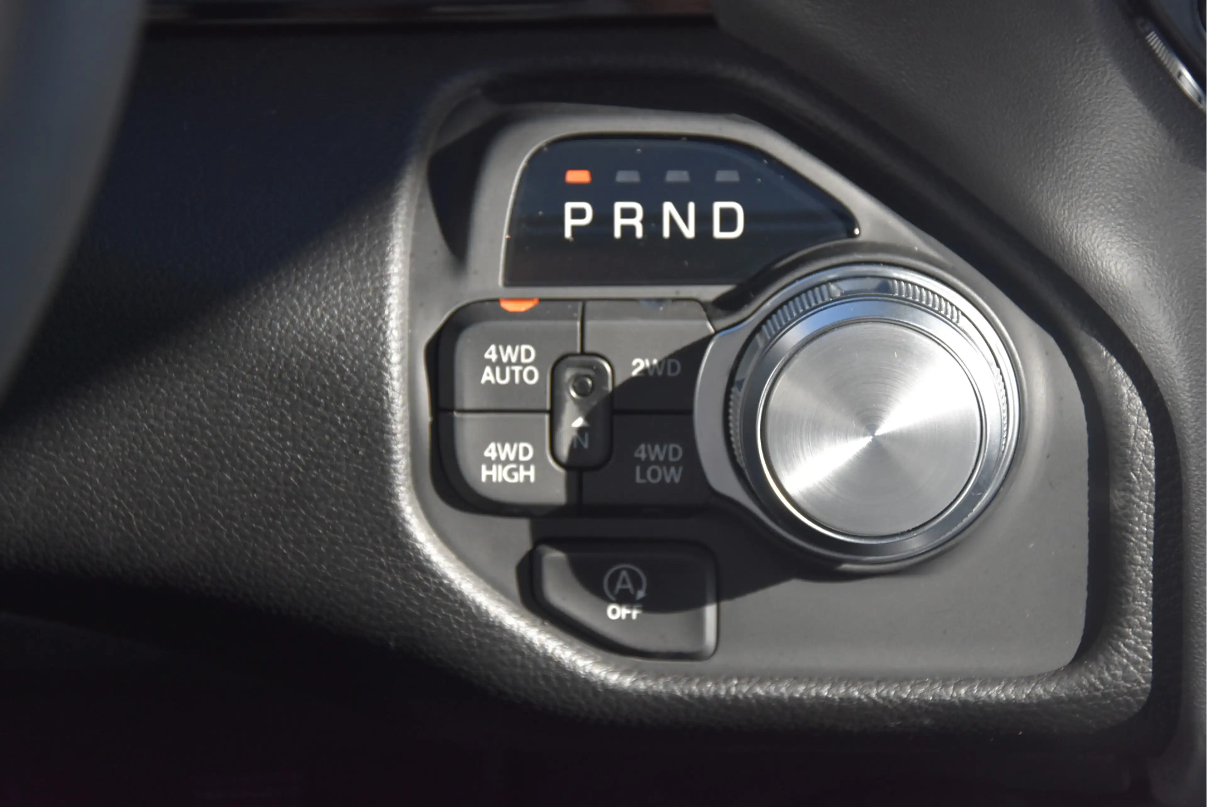 Dodge RAM 1500 4x4 Crew Cab Laramie Black Hurricane MY 2025 — photo 9