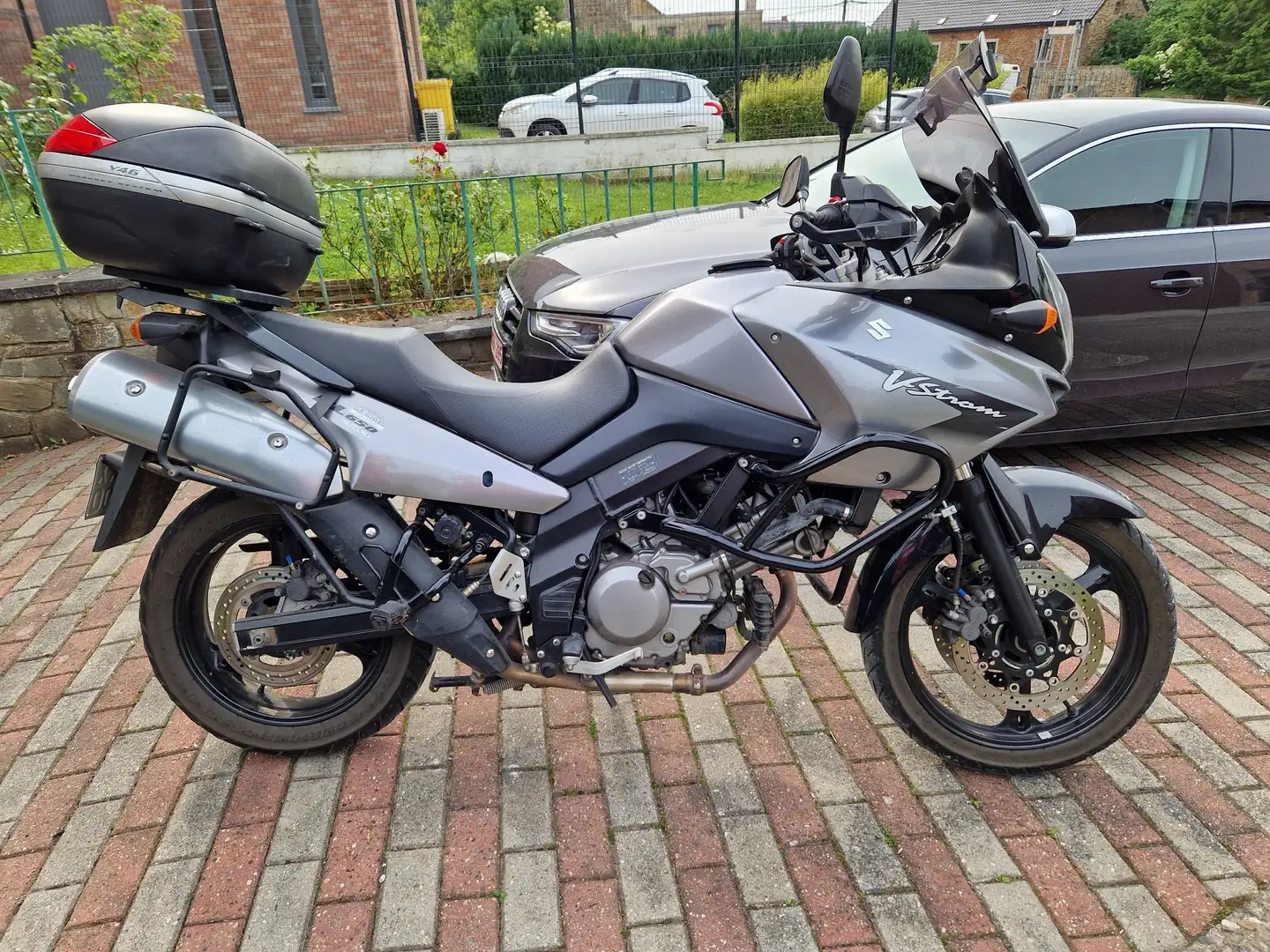 Suzuki V-Strom 650 Gri - 1