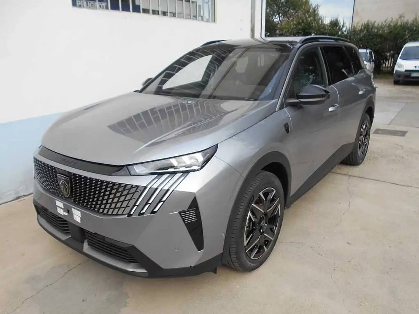 Peugeot 5008 3°S 145 GT Hybrid e-DCS6 Fin9Perf Sc21% Grau - 1