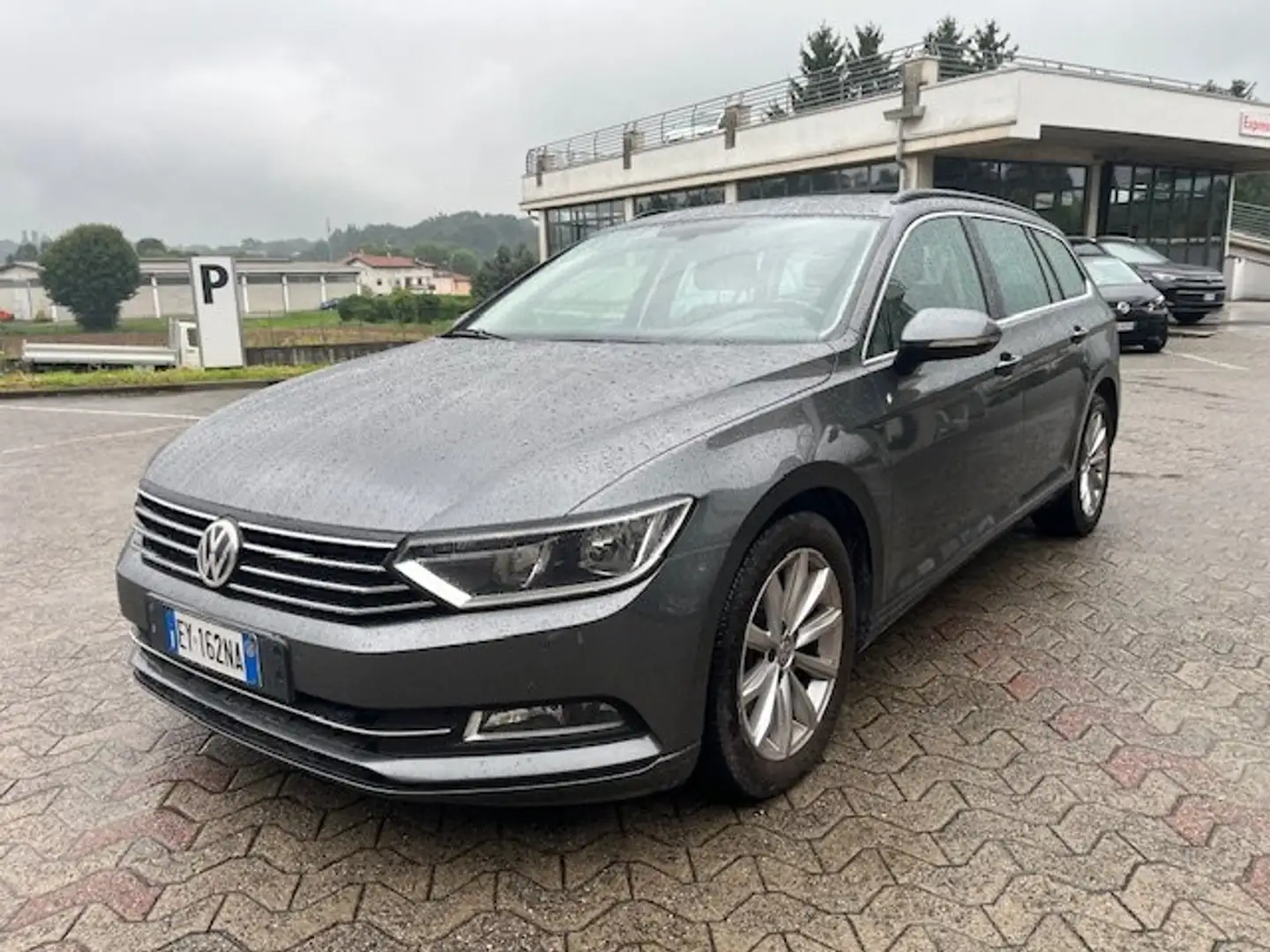 Volkswagen Passat Variant 2.0 tdi Business 150cv "EURO 6" Grigio - 1