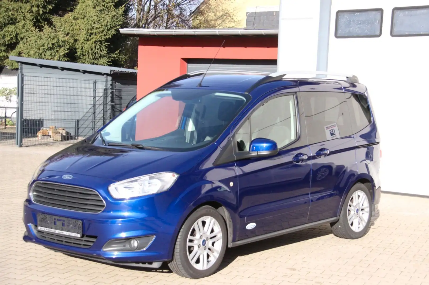 Ford Tourneo Courier Titanium Blau - 1
