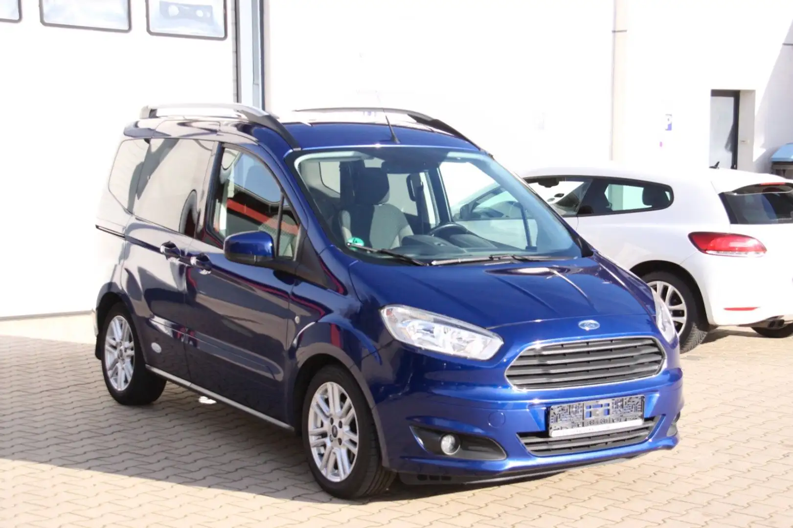 Ford Tourneo Courier Titanium Blau - 2