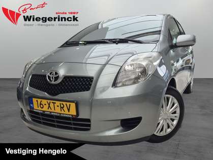 Toyota Yaris 1.3 VVTi [ AUTOMAAT | TREKHAAK | AIRCO | PARKEERSE