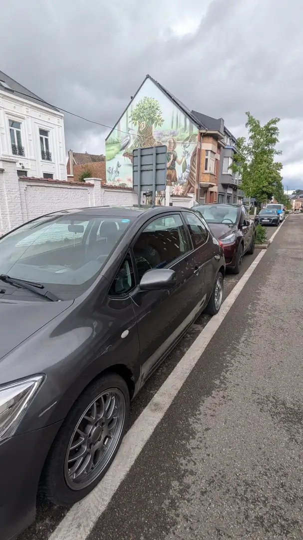 Toyota Auris 1.4i VVT-i Edge - 2