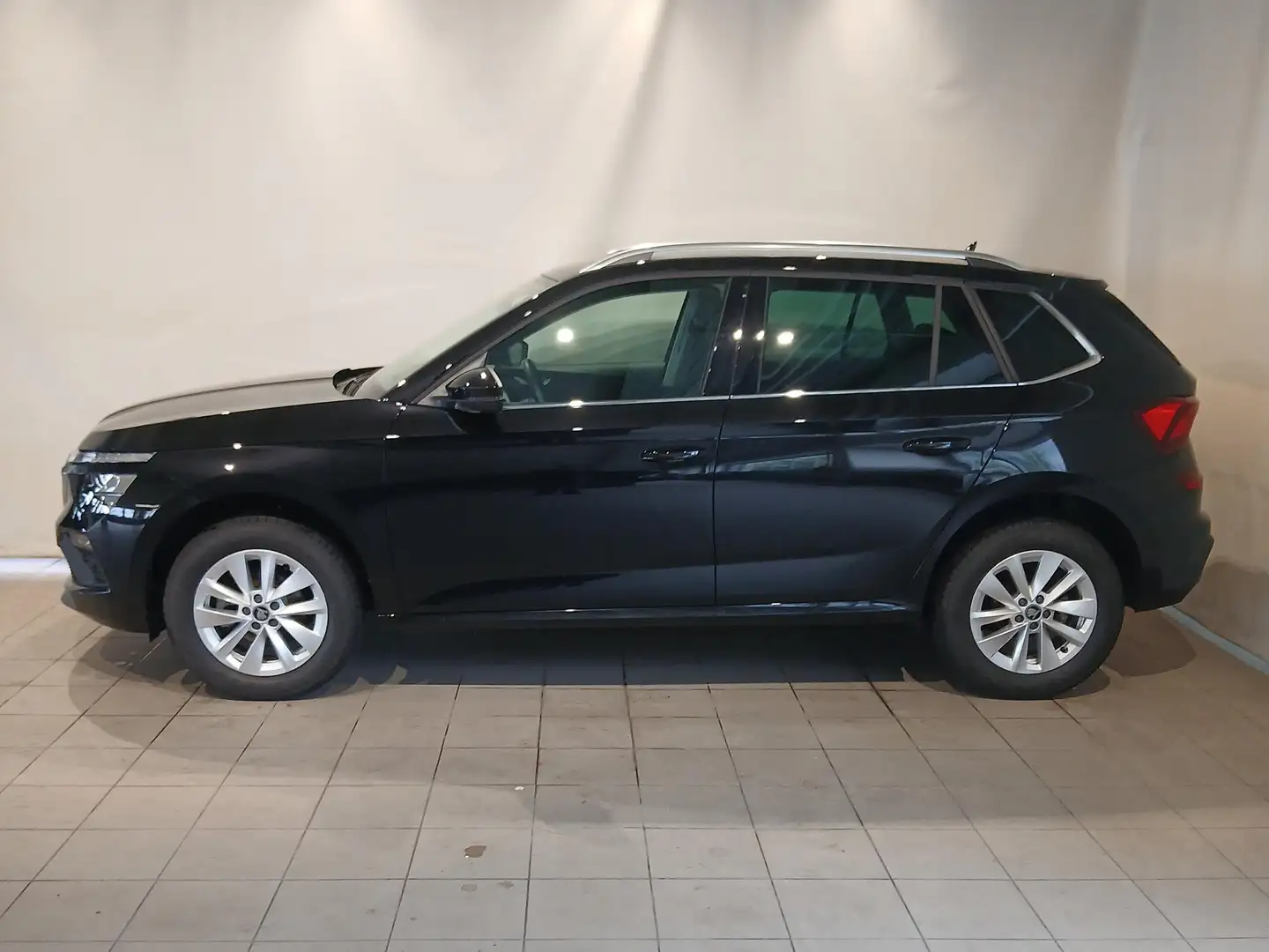 Skoda Kamiq Selection TSI DSG Schwarz - 2