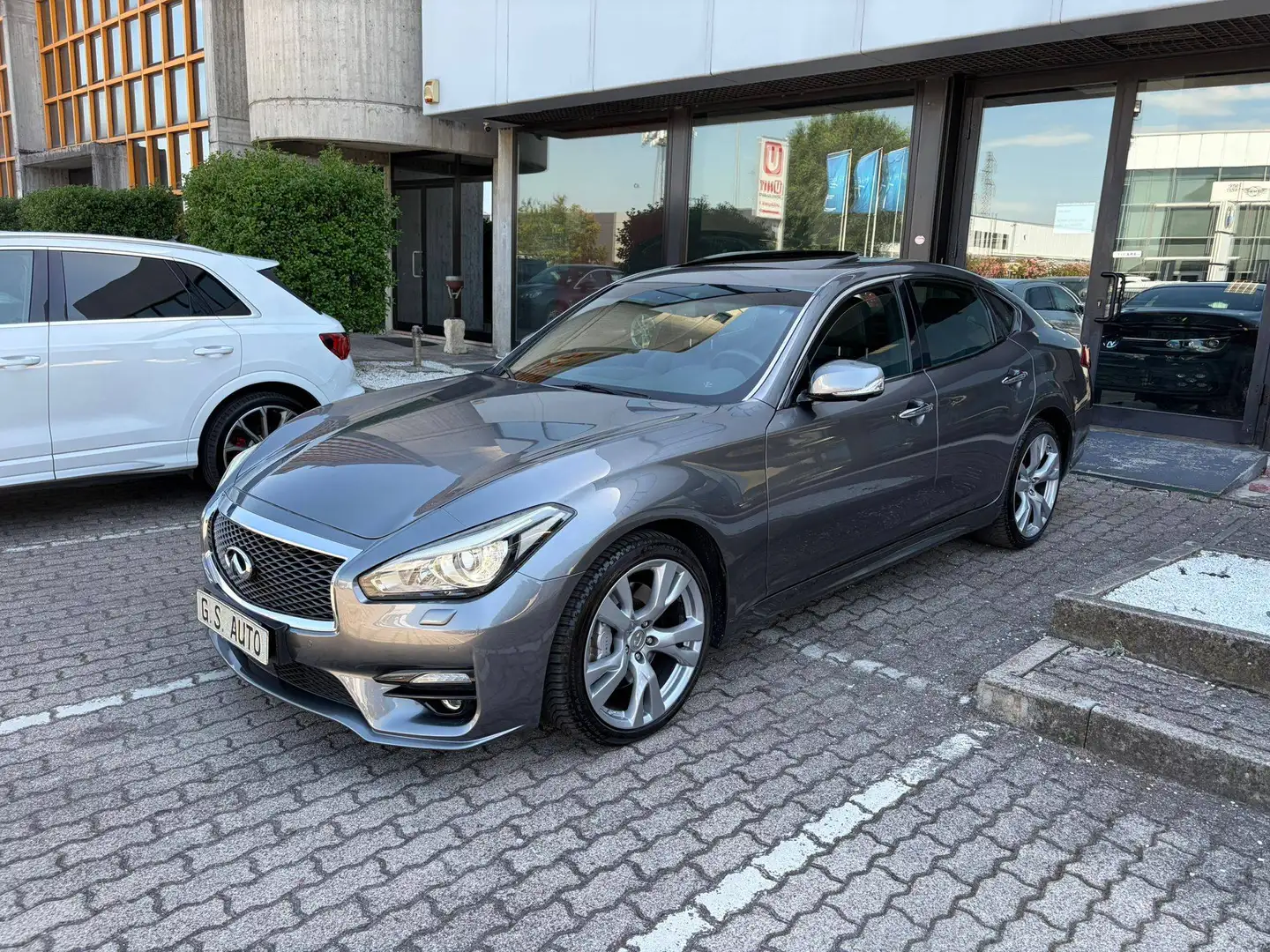 Infiniti Q70 2.2d Executive auto - TETTO APRIBILE Grau - 1