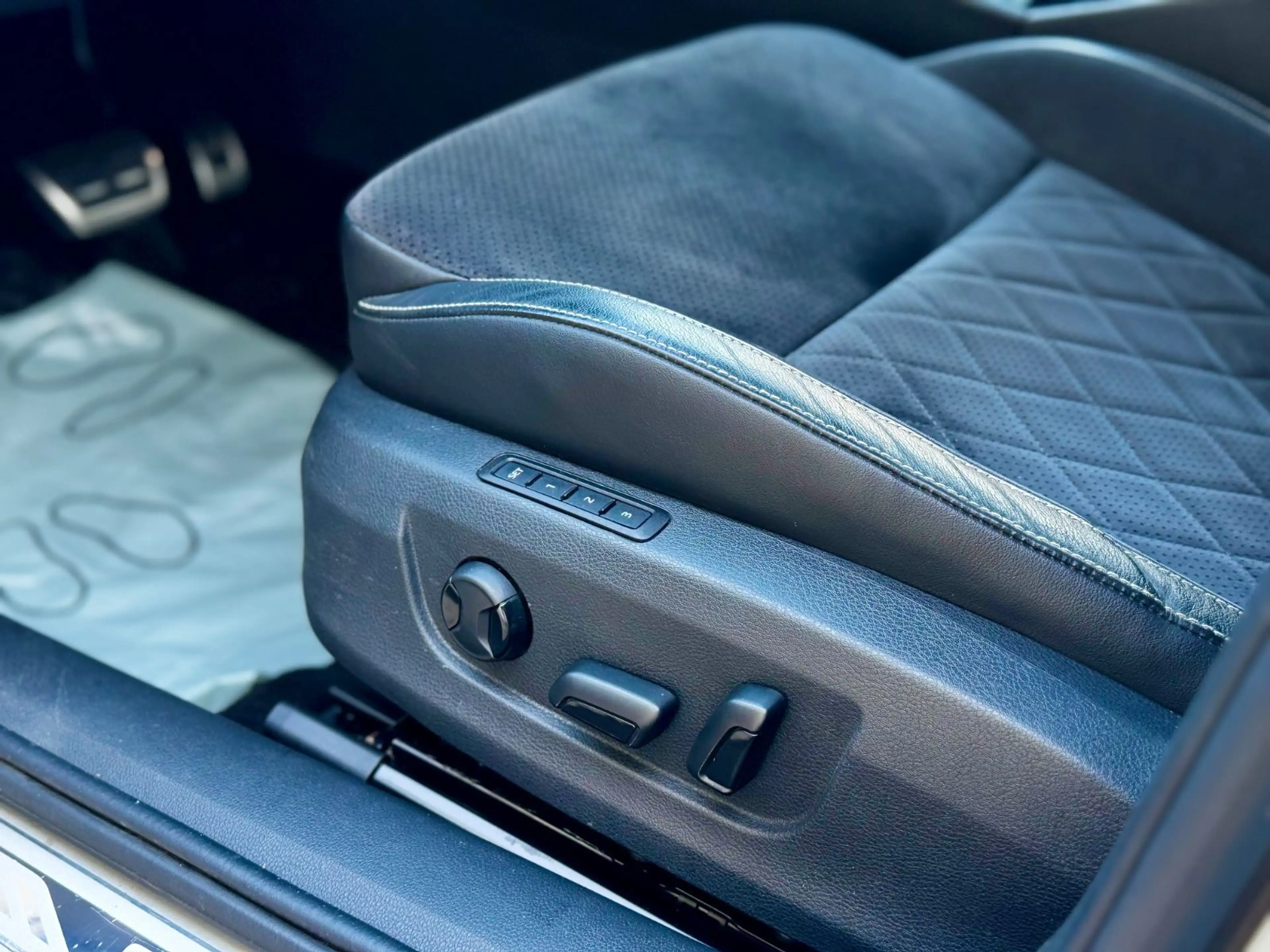 Skoda Superb 2.0 TSI Combi Sportline 4x4/Pano/AHK/TOP — photo 12