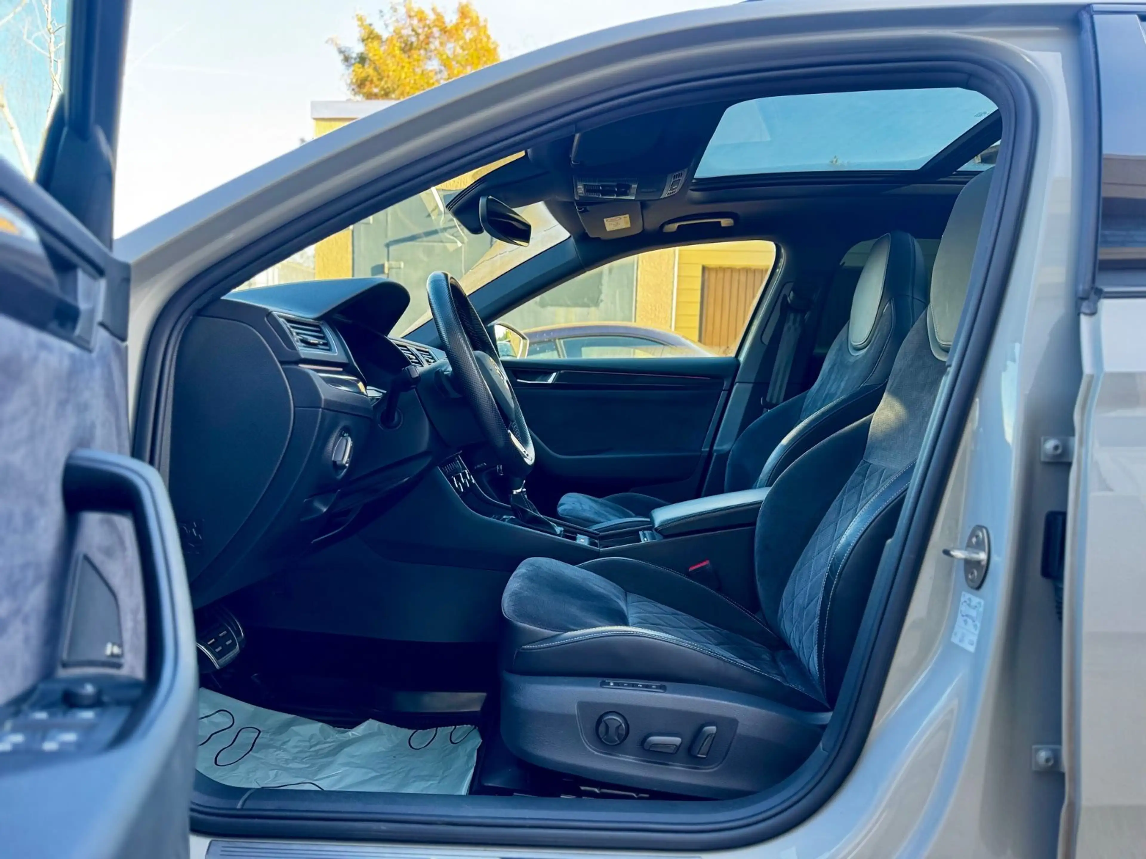 Skoda Superb 2.0 TSI Combi Sportline 4x4/Pano/AHK/TOP — photo 9