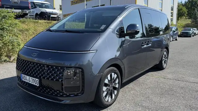 Hyundai STARIA Signature 2.2 4WD Kamera+SHZ+LHZ+Klimaaut