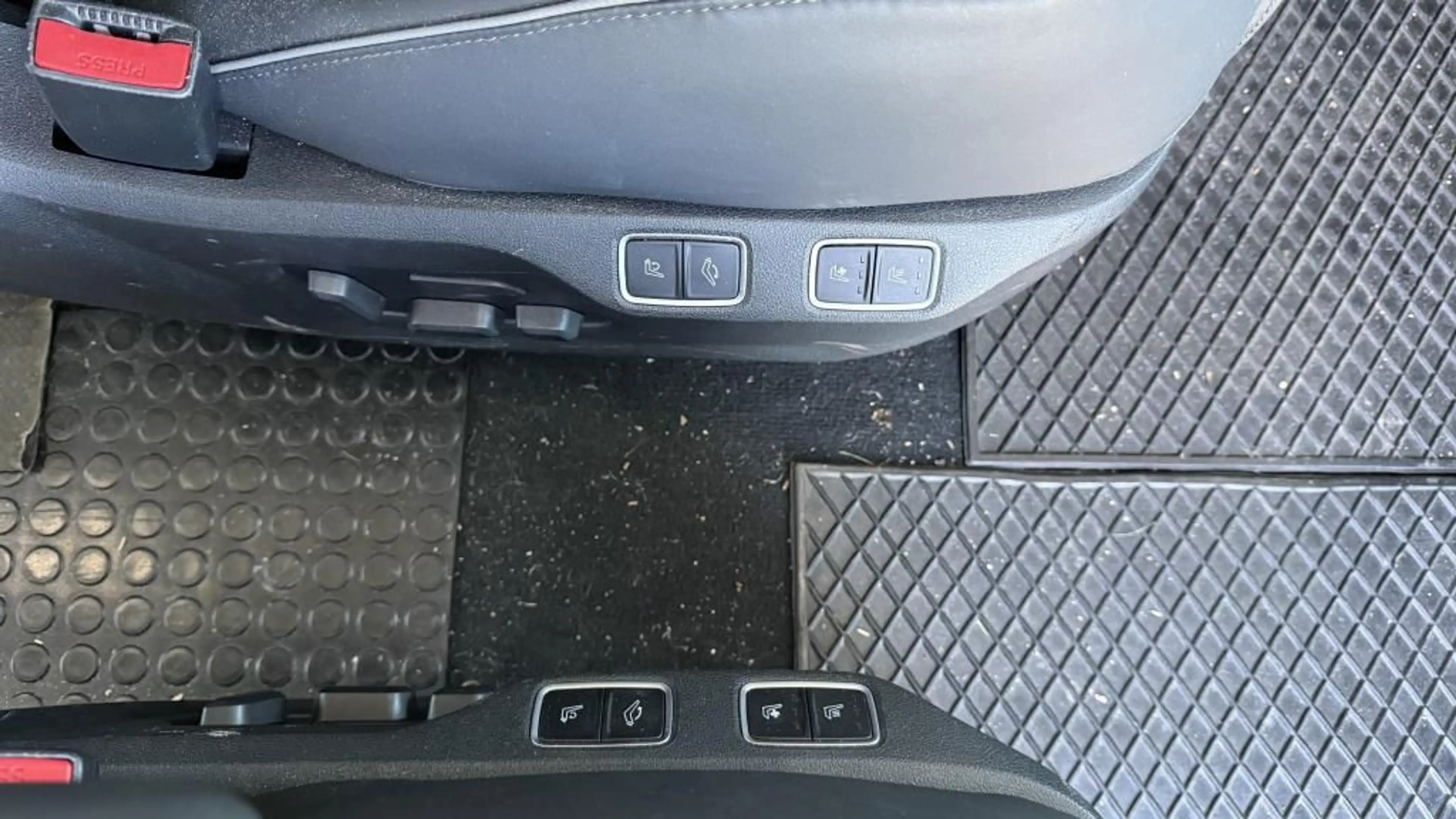 Hyundai STARIA Signature 2.2 4WD Kamera+SHZ+LHZ+Klimaaut — photo 12