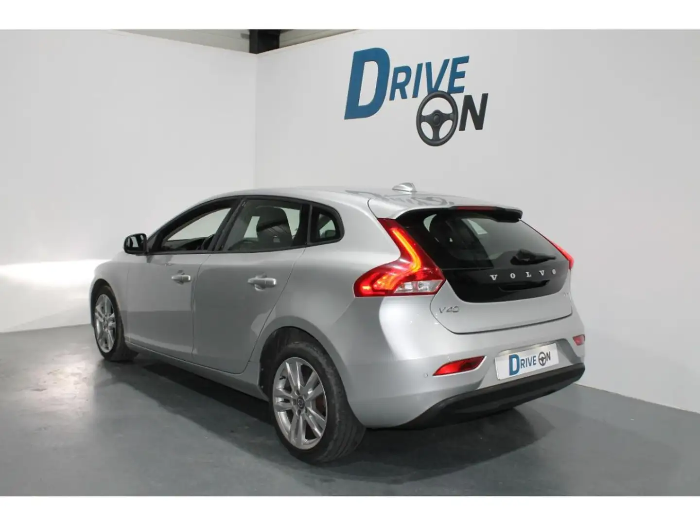 Volvo V40 D2 Eco - 120 2012 BERLINE Momentum PHASE 2 Gris - 2