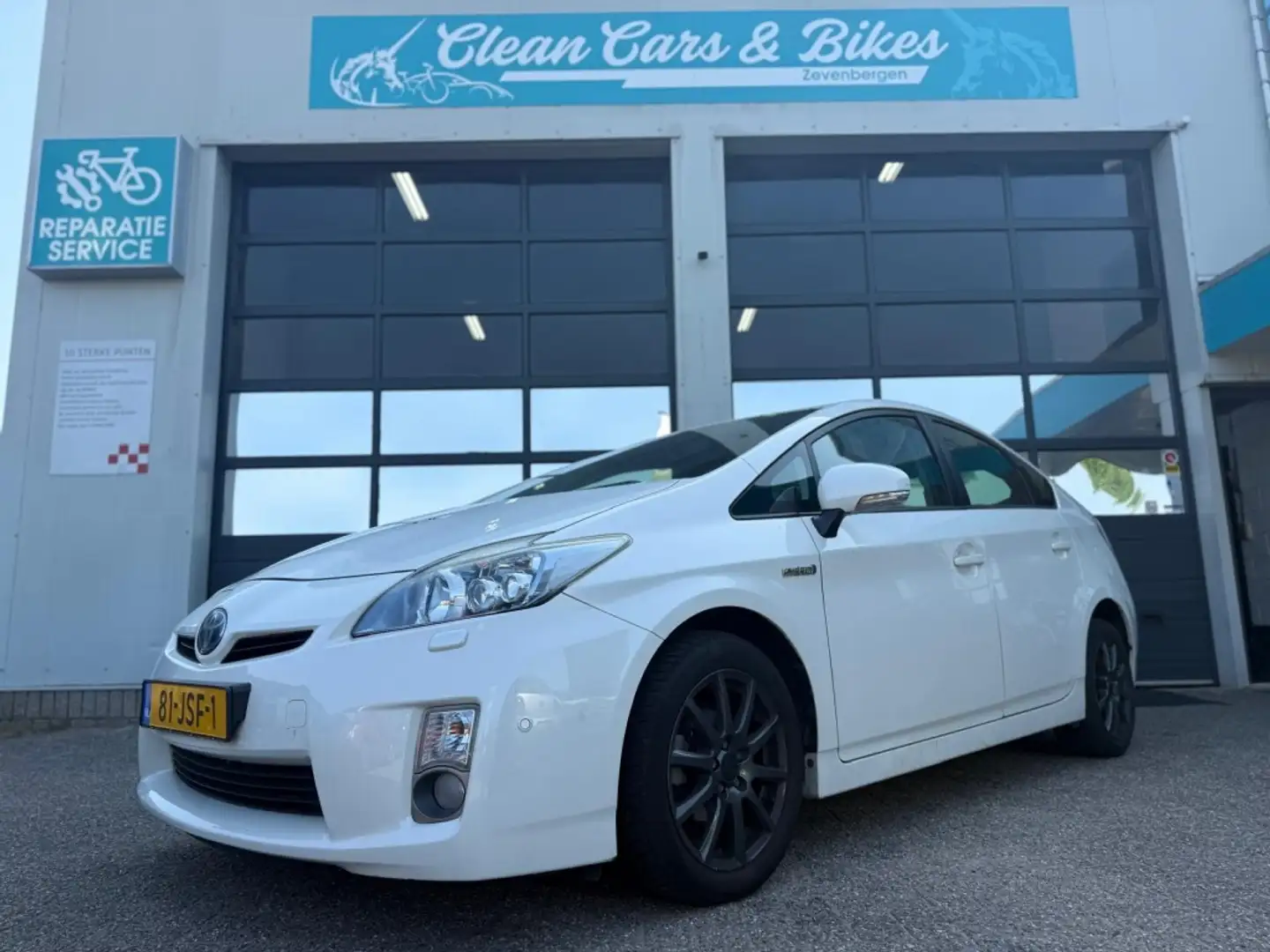 Toyota Prius 1.8 Executive Blanc - 1
