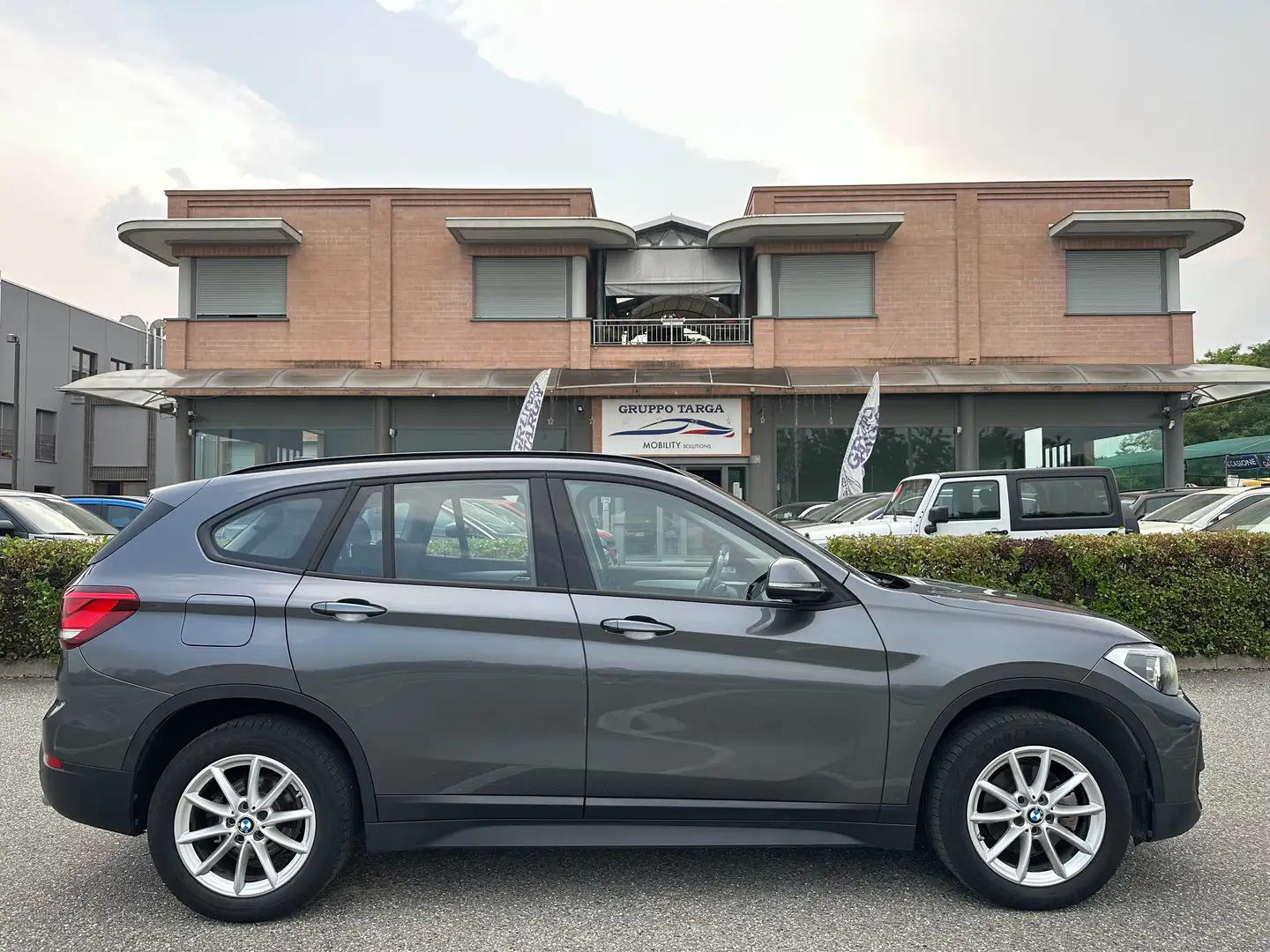 BMW X1 X1 sdrive18d Business Advantage Gris - 1