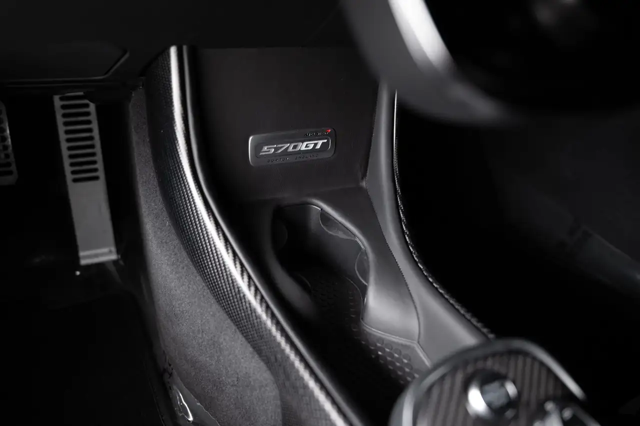 McLaren 570GT снимка McLaren 570GT