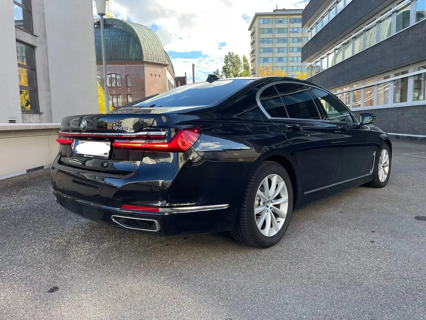 BMW 745 745e TV und Tablett hinten Schwarz - 2