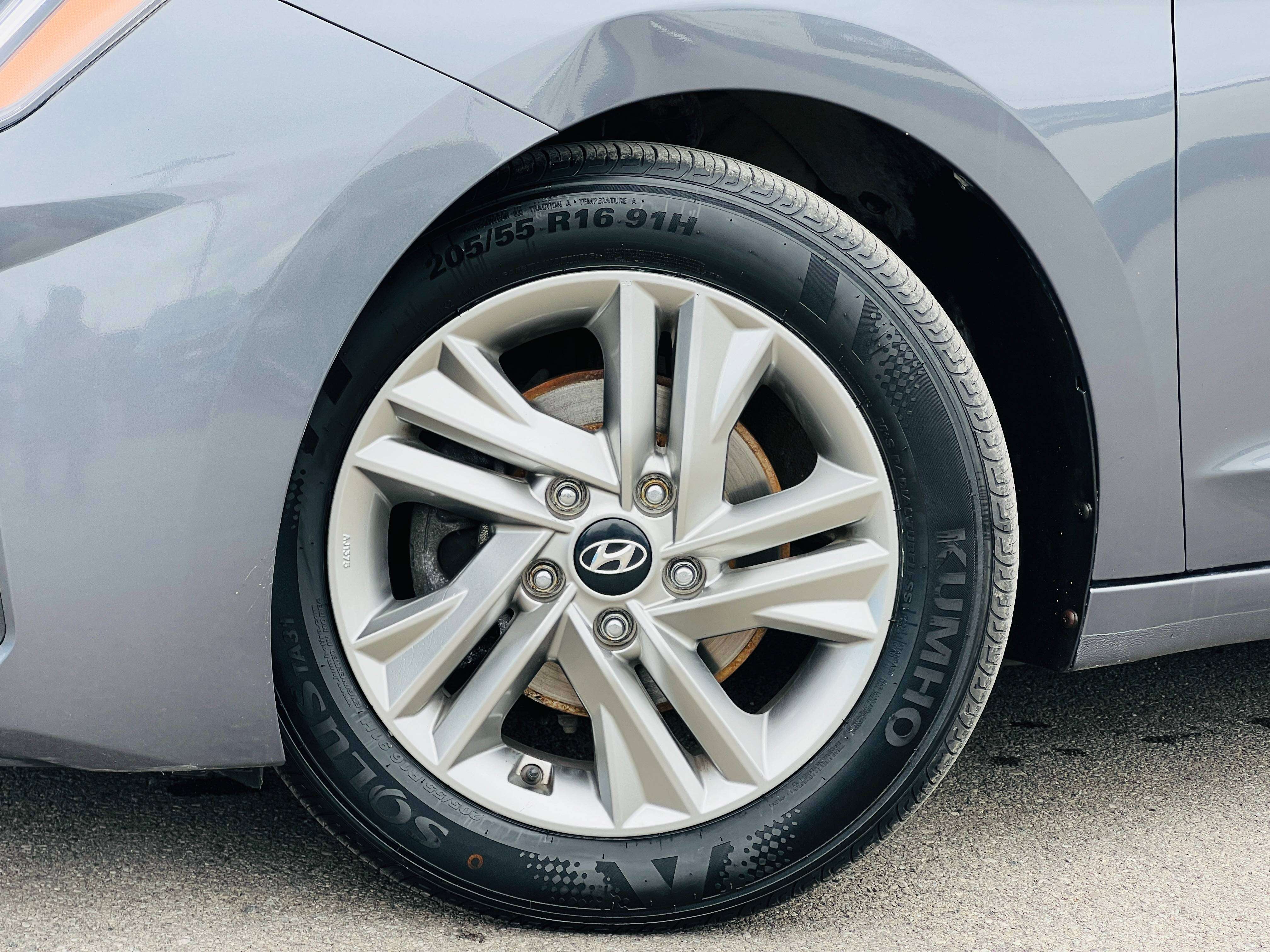 2019 Hyundai Elantra Preferred | No Accidents | Sunroof | Heated Seats — снимка 1