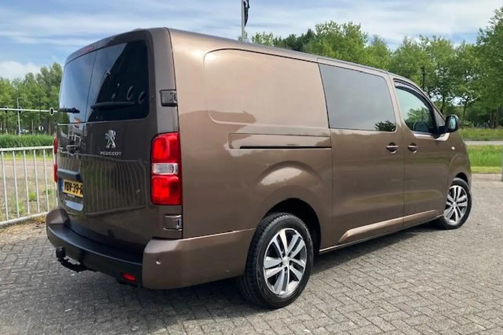 Peugeot Expert Dubbele Cabine 2.0 BlueHDI 180PK Long Asphalt Auto Hnědá - 2