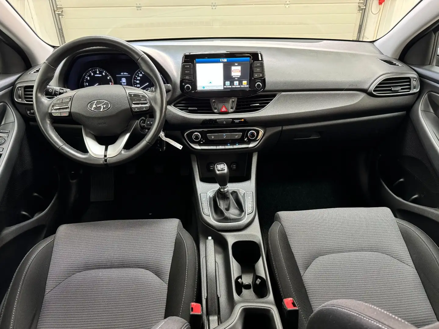 Hyundai i30 cw 1.4 Navi PDC Kamera 8x bereift Garantie Grau - 2
