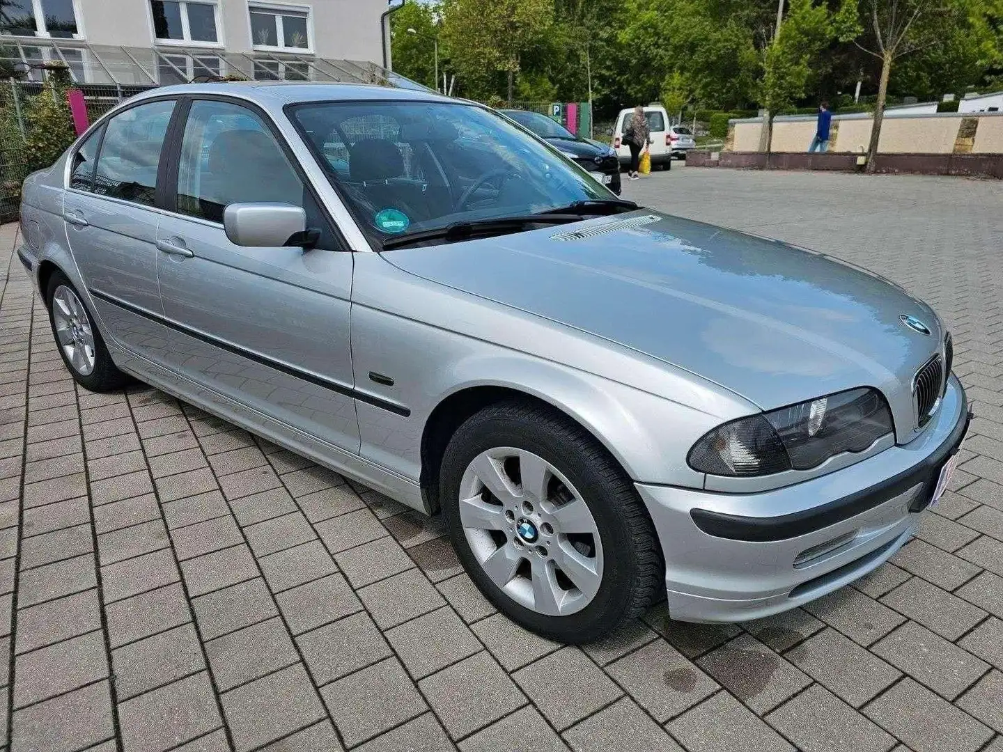 BMW 320 iA / TÜV NEU / Automatik/ abn. AHK Argent - 2
